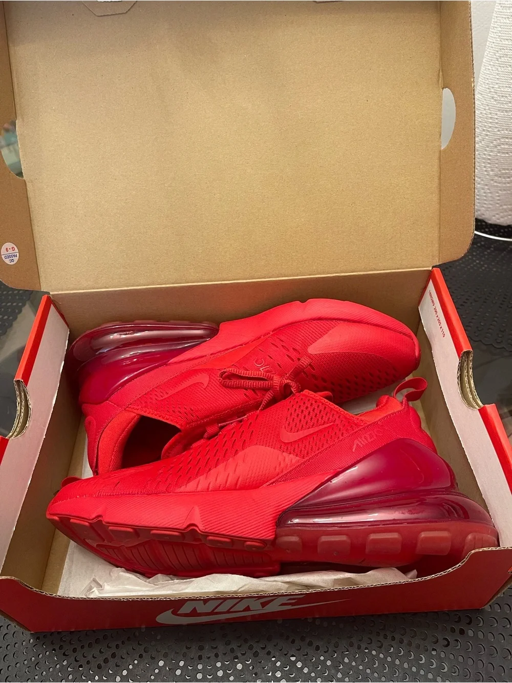 Nike Air Max 270 (GS) -Red / Size 7 US, 6 UK & 40 EUR